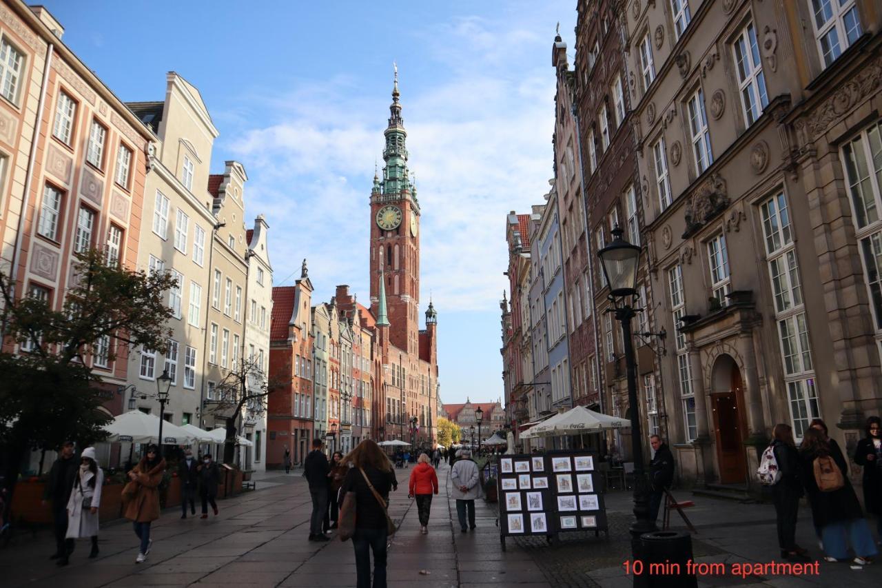 Yellow - Bastion Walowa Ev Center Free Parking In Garage Gdansk Exterior foto